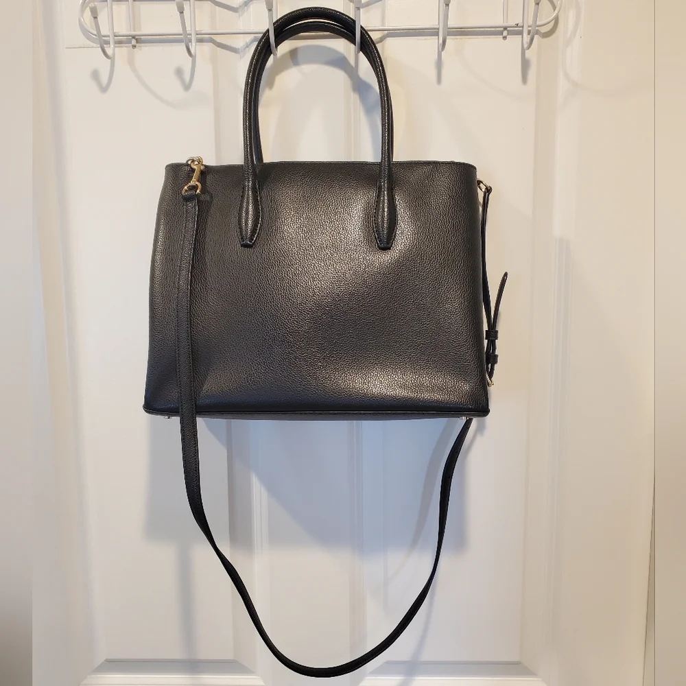 Kate Spade black crossbody/shoulder‎ bag.
